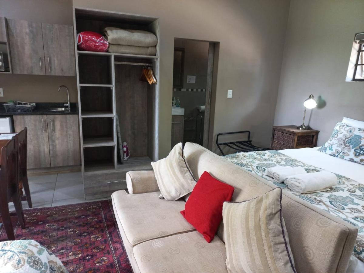 A Little Guesthouse Блоемфонтейн Екстериор снимка
