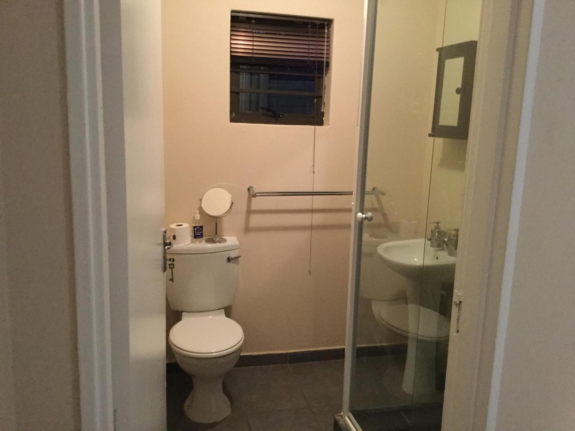 A Little Guesthouse Блоемфонтейн Стая снимка