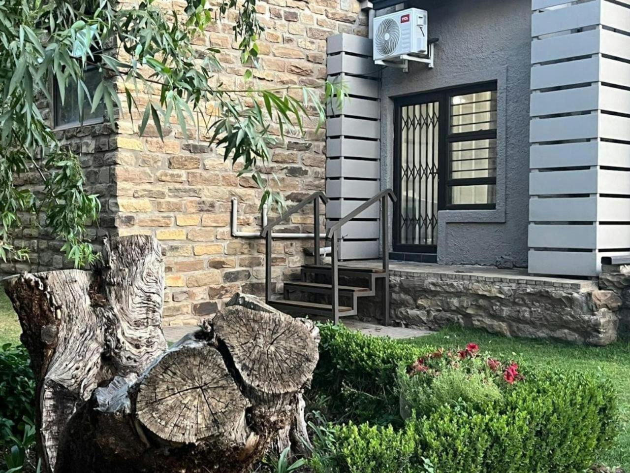 A Little Guesthouse Блоемфонтейн Екстериор снимка