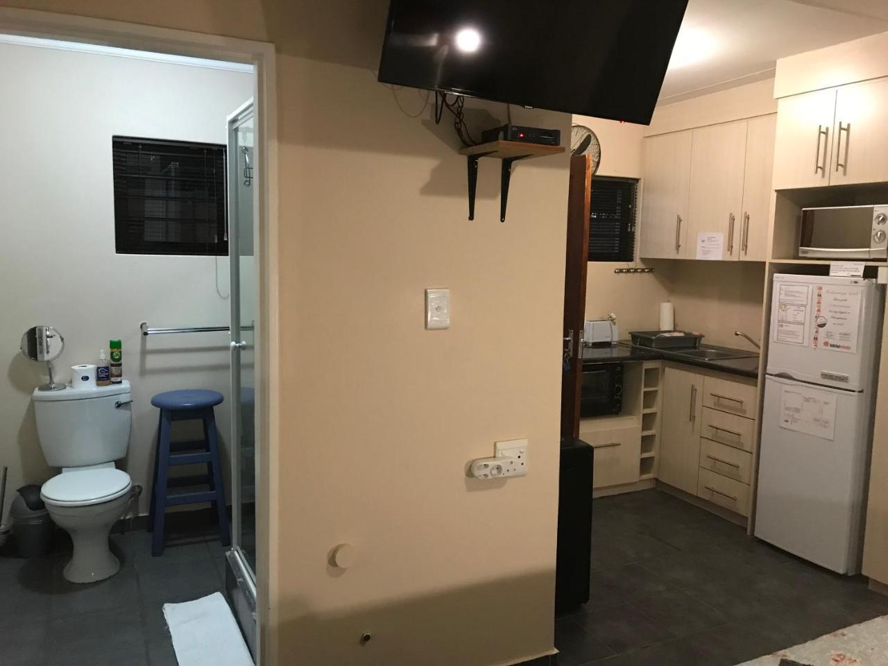 A Little Guesthouse Блоемфонтейн Екстериор снимка