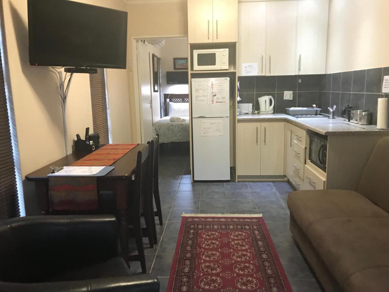 A Little Guesthouse Блоемфонтейн Екстериор снимка