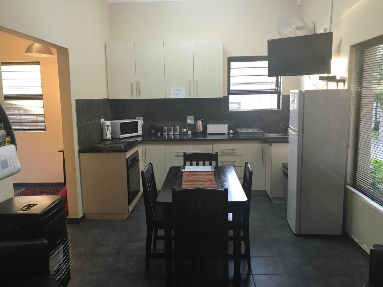 A Little Guesthouse Блоемфонтейн Екстериор снимка