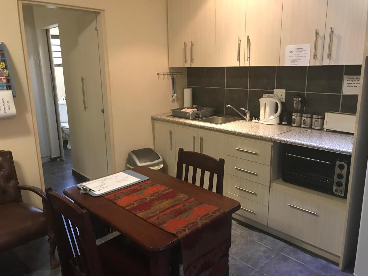 A Little Guesthouse Блоемфонтейн Екстериор снимка