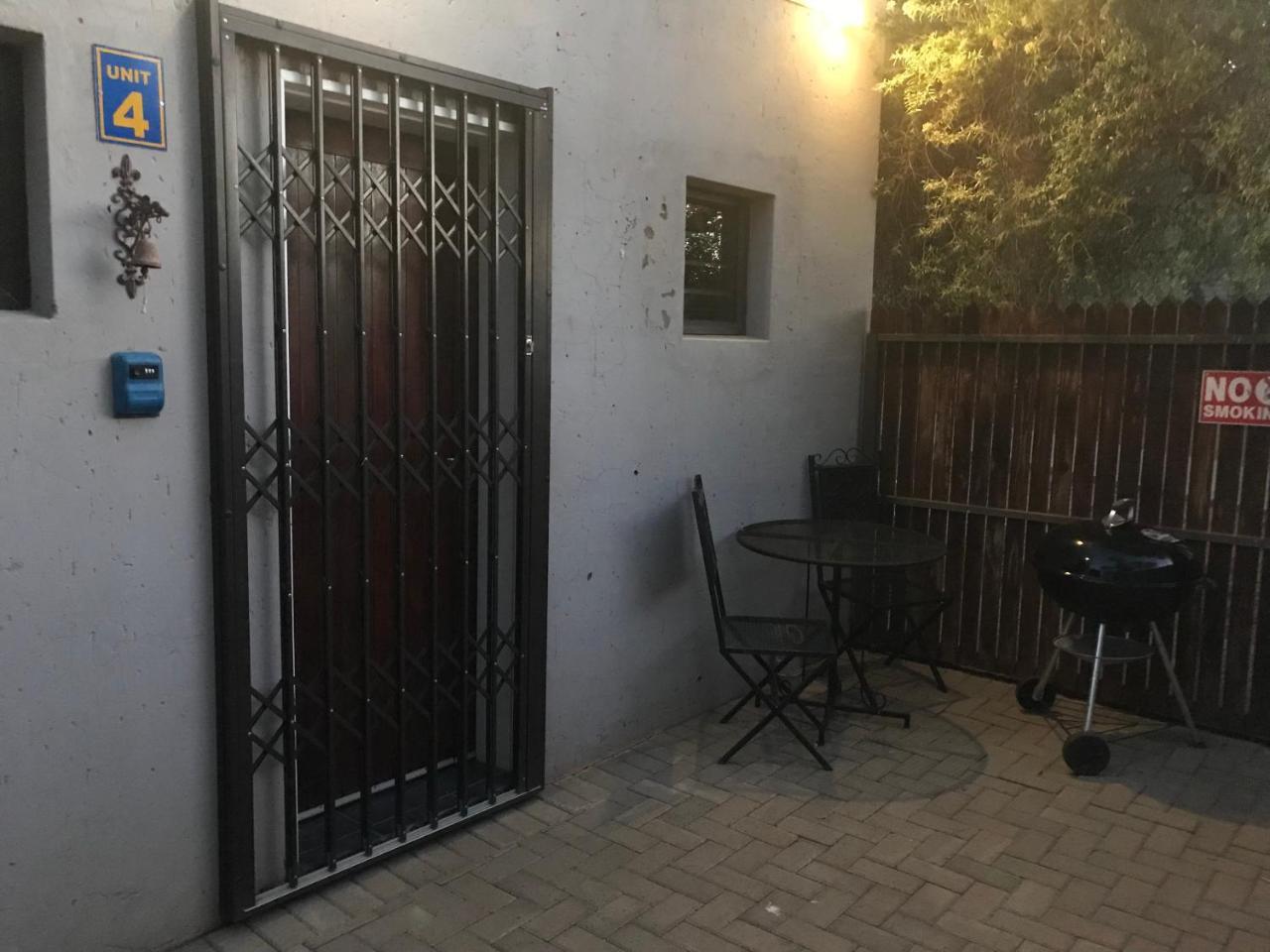 A Little Guesthouse Блоемфонтейн Екстериор снимка