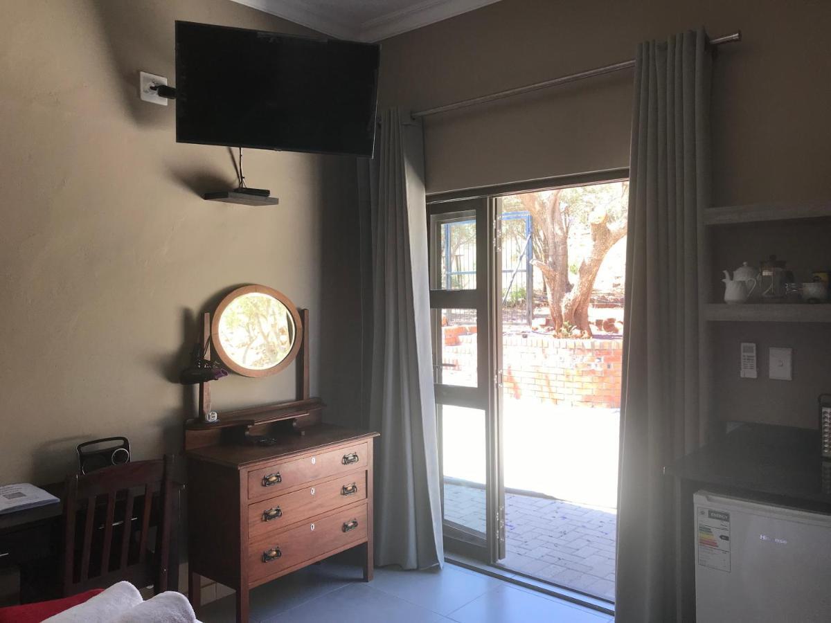 A Little Guesthouse Блоемфонтейн Екстериор снимка